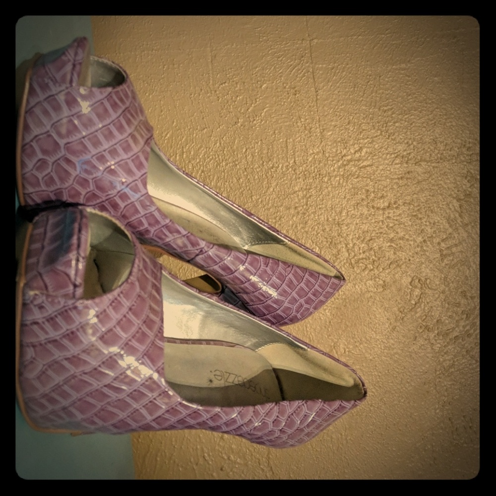 Lavender peep toe pumps